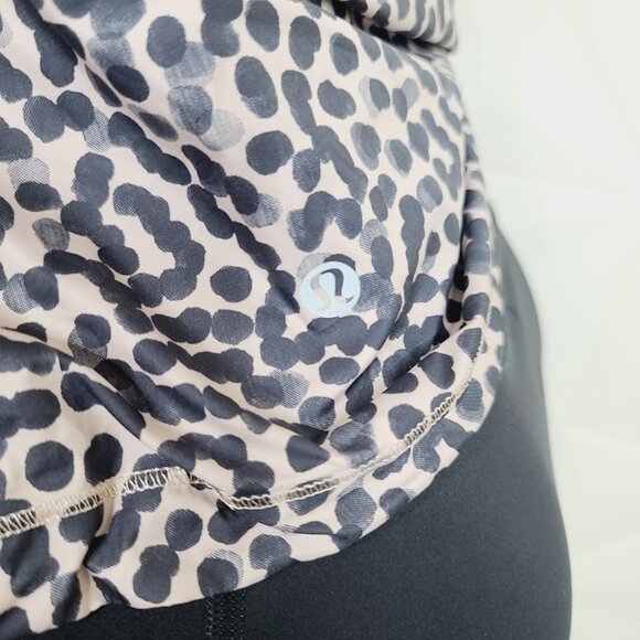 Lululemon Women's Black White Leopard Print Pack It Full Zip Vest Size 4 - Picture 6 of 7